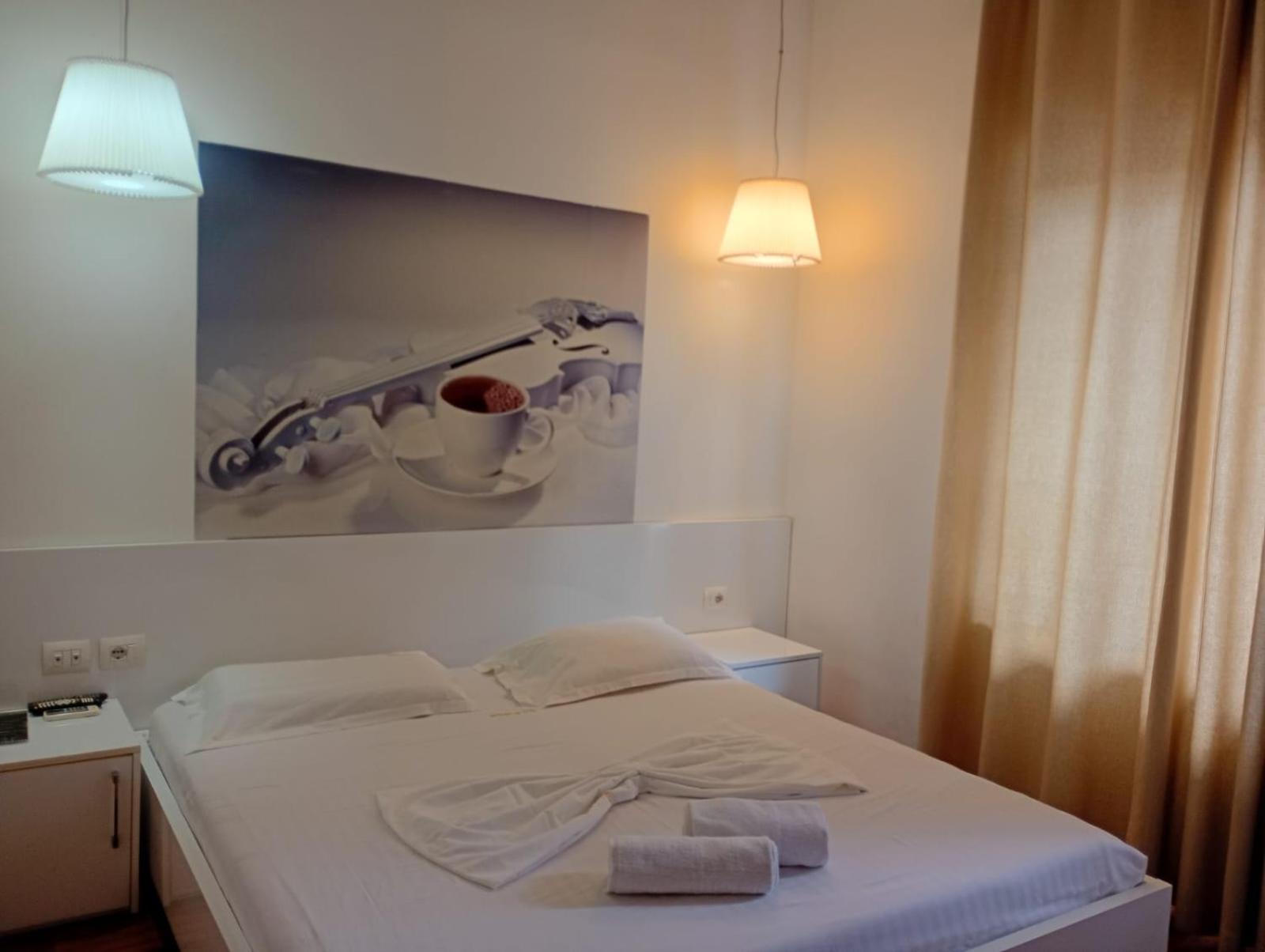 Boutique Artist Hotel Tiranë Ngoại thất bức ảnh