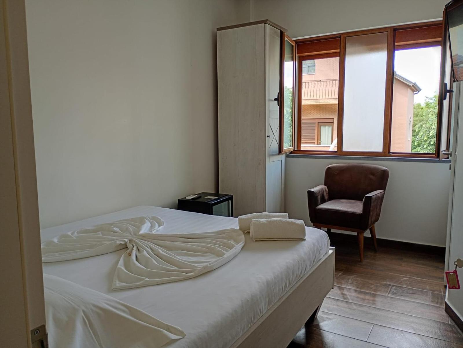 Boutique Artist Hotel Tiranë Ngoại thất bức ảnh