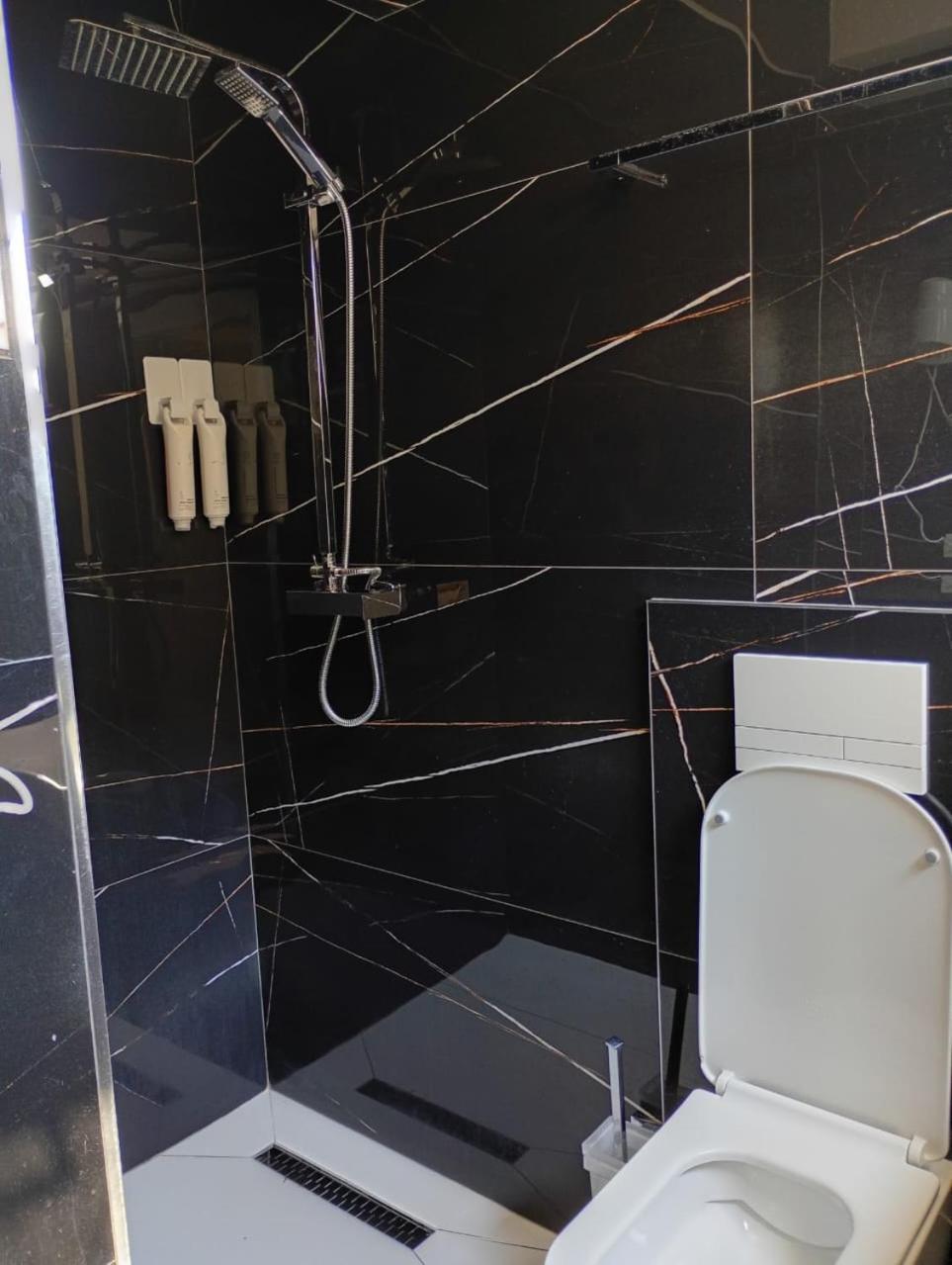 Boutique Artist Hotel Tiranë Ngoại thất bức ảnh