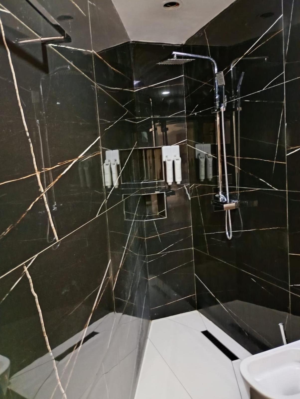Boutique Artist Hotel Tiranë Ngoại thất bức ảnh
