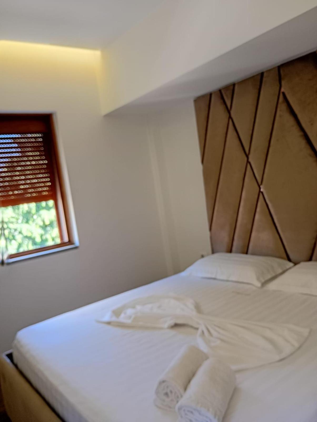 Boutique Artist Hotel Tiranë Ngoại thất bức ảnh