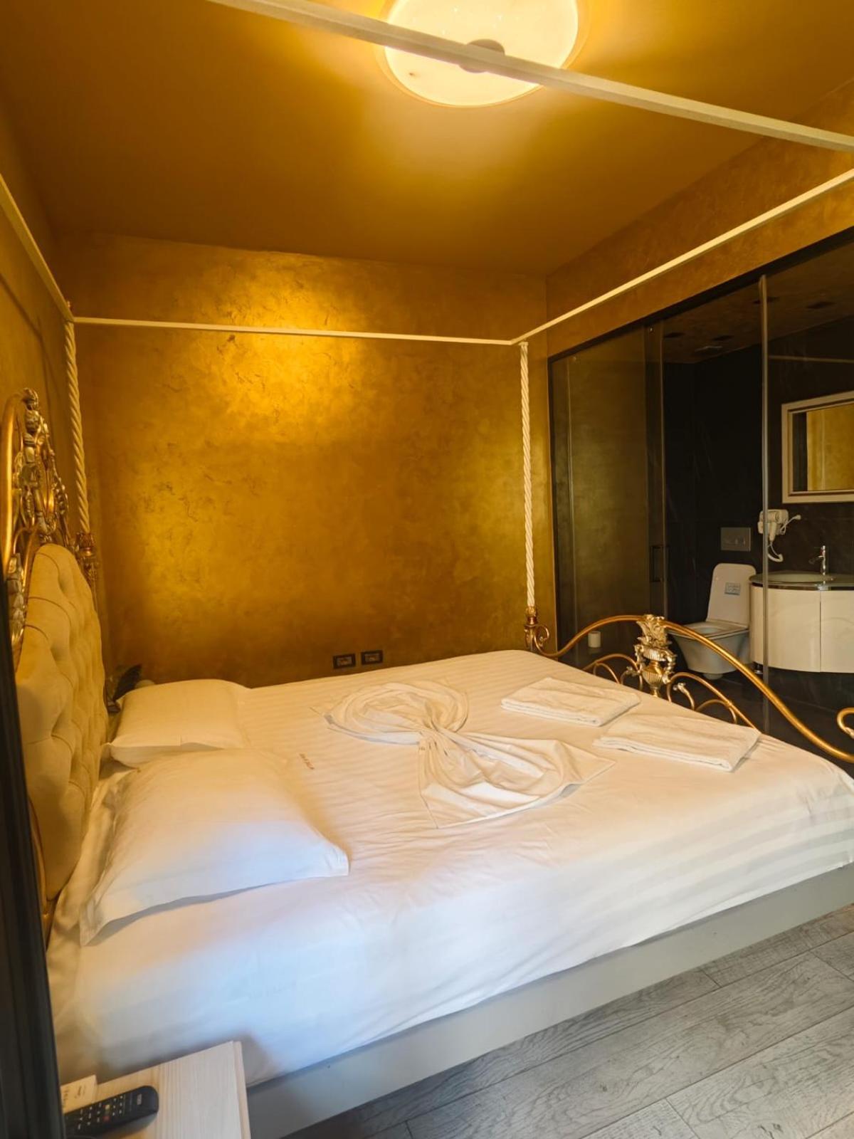 Boutique Artist Hotel Tiranë Ngoại thất bức ảnh