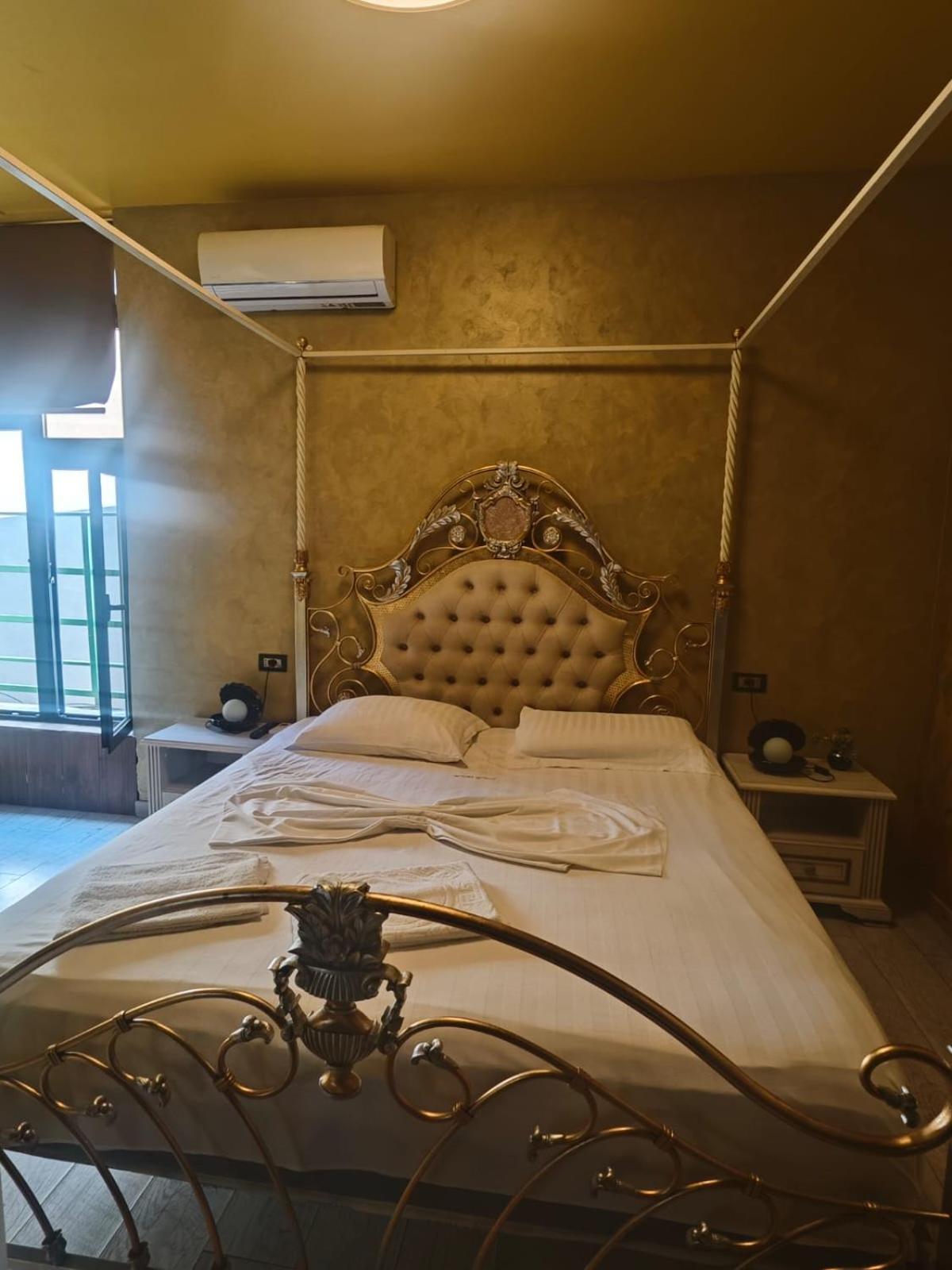 Boutique Artist Hotel Tiranë Ngoại thất bức ảnh