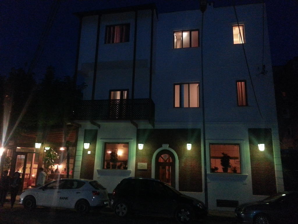 Boutique Artist Hotel Tiranë Ngoại thất bức ảnh